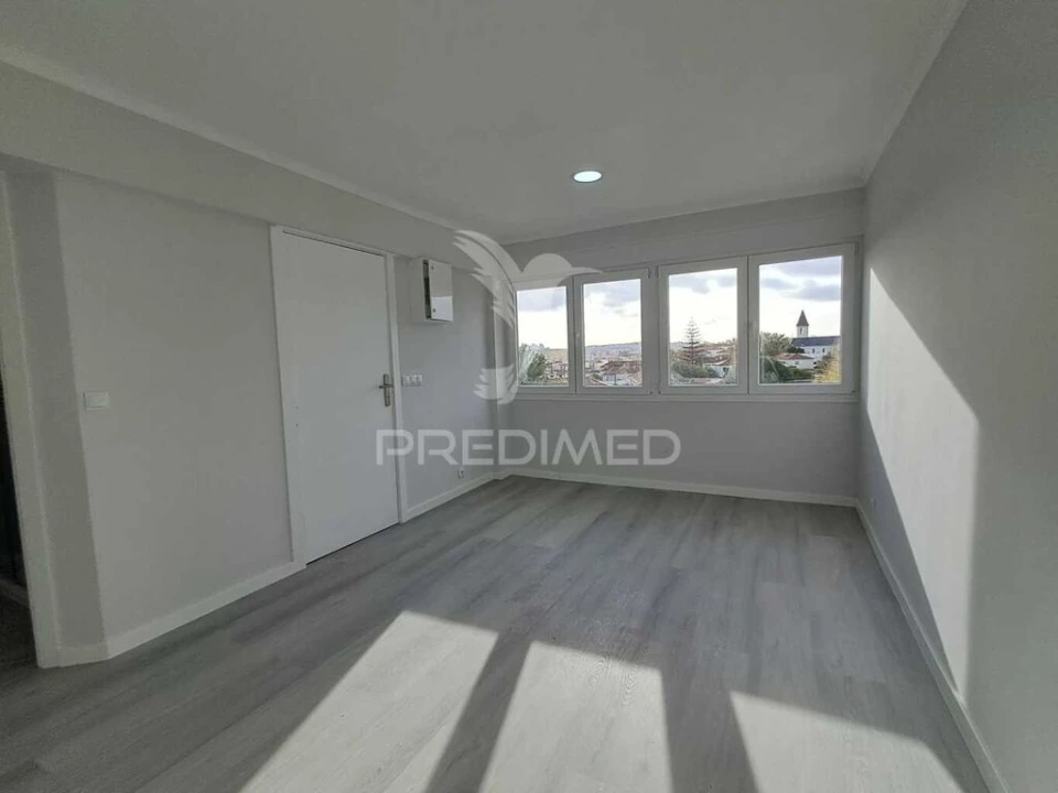 Apartamento T2 para Venda em Pontinha e Famões Foto 6