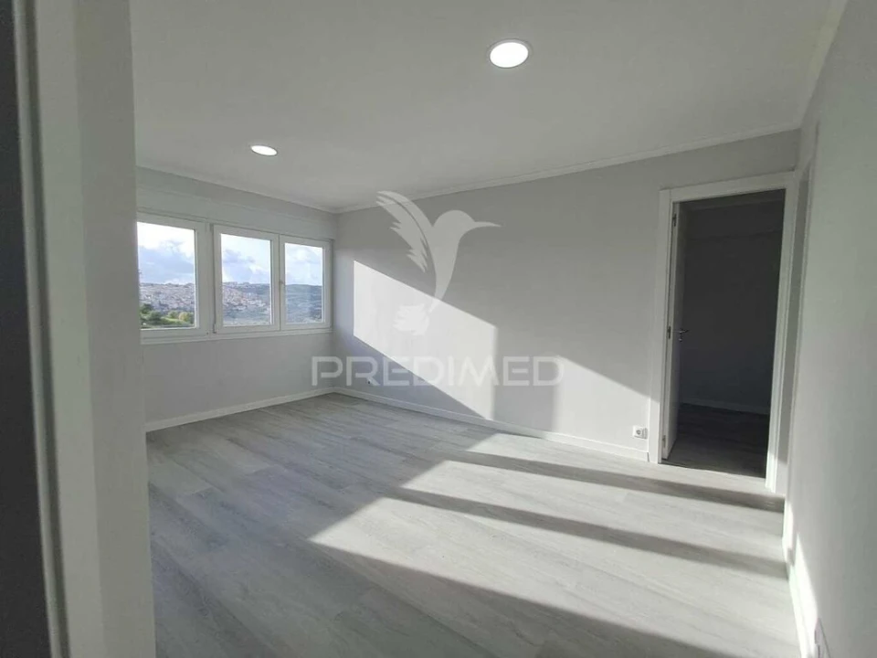 Apartamento T2 para Venda em Pontinha e Famões Foto 3