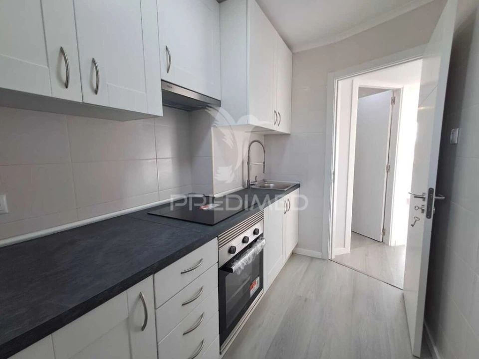 Apartamento T2 para Venda em Pontinha e Famões Foto 7