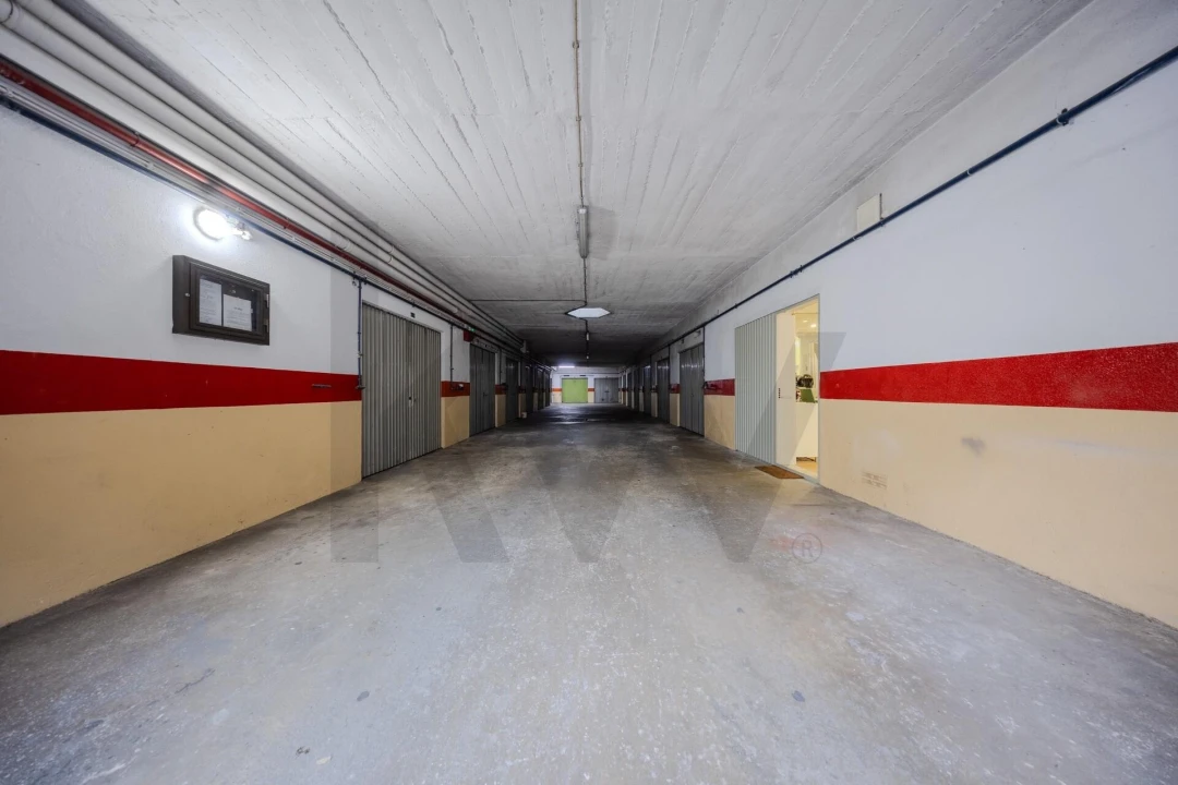 Garagem para Venda em Massamá e Monte Abraão Foto 13