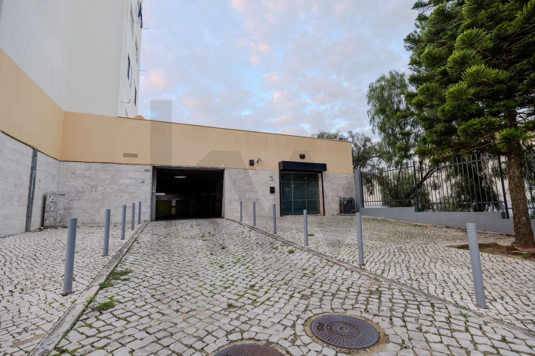 Garagem para Venda em Massamá e Monte Abraão Foto 16