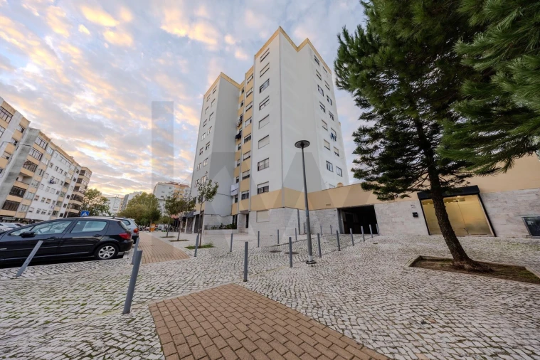 Loja para Venda em Massamá e Monte Abraão Foto 15