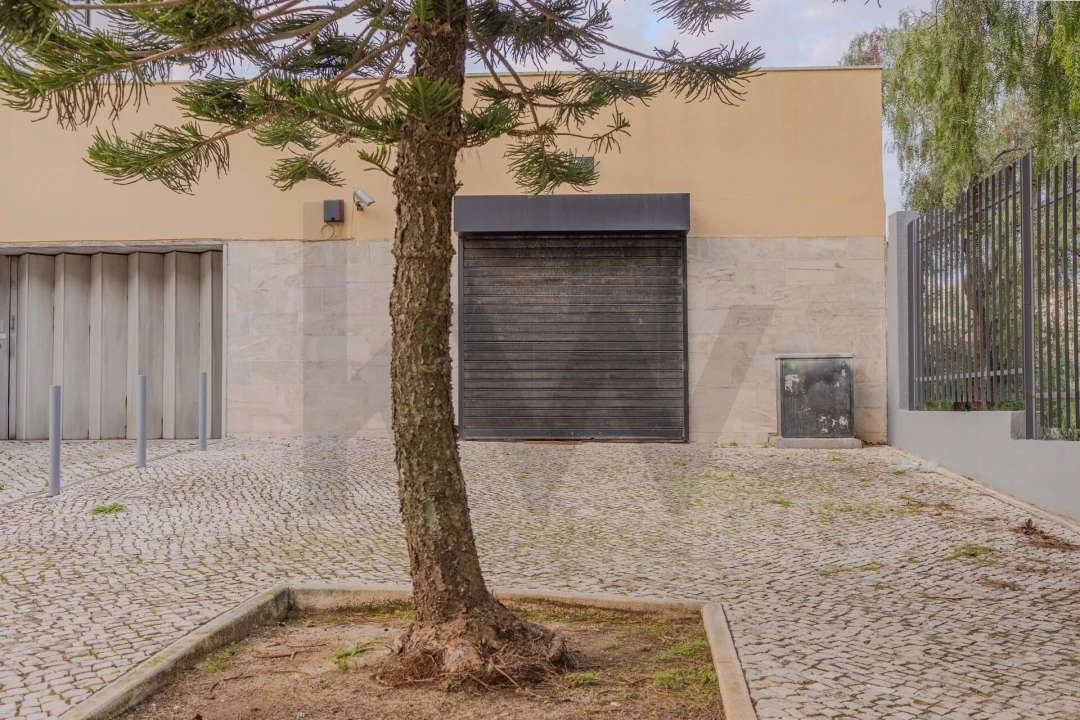 Garagem para Venda em Massamá e Monte Abraão Foto 1