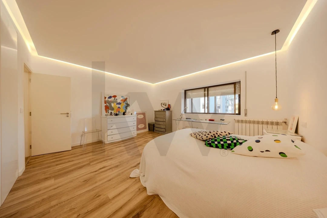 Apartamento T4 para Venda em Massamá e Monte Abraão Foto 50