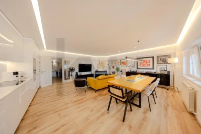 Apartamento T4 para Venda em Massamá e Monte Abraão