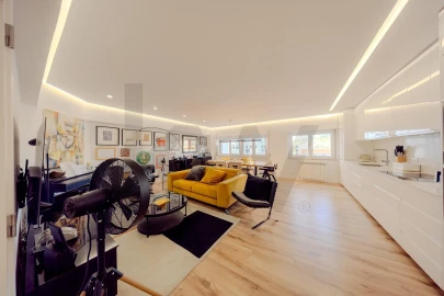 Apartamento T4 para Venda em Massamá e Monte Abraão