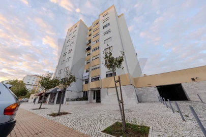 Apartamento T4 para Venda em Massamá e Monte Abraão