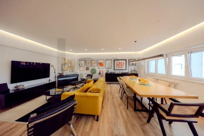 Apartamento T4 para Venda em Massamá e Monte Abraão