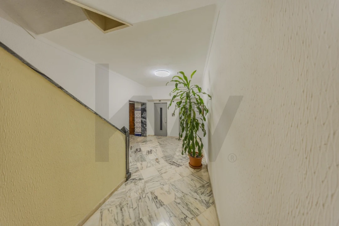 Apartamento T4 para Venda em Massamá e Monte Abraão Foto 54