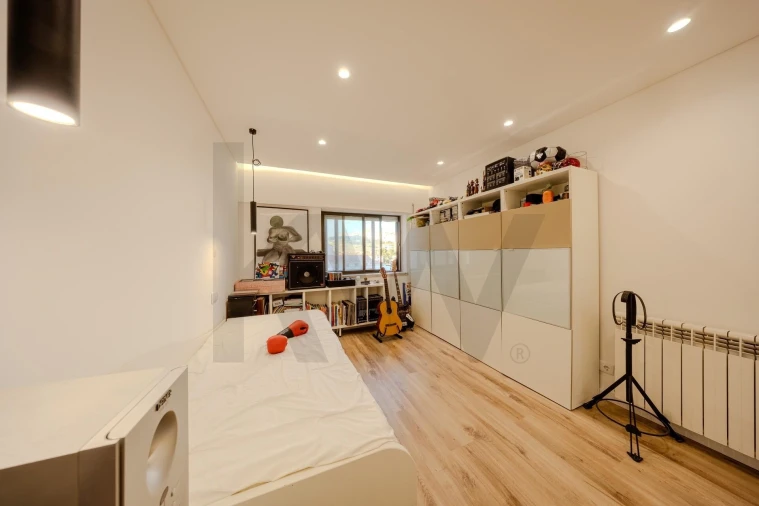 Apartamento T4 para Venda em Massamá e Monte Abraão Foto 33