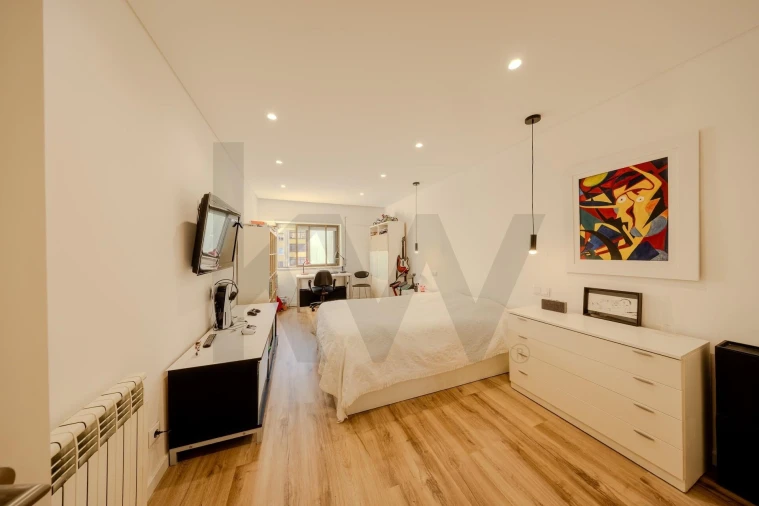 Apartamento T4 para Venda em Massamá e Monte Abraão Foto 35