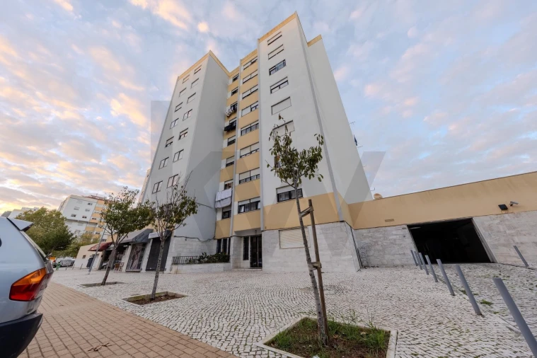 Apartamento T4 para Venda em Massamá e Monte Abraão Foto 57