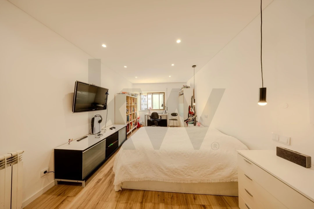 Apartamento T4 para Venda em Massamá e Monte Abraão Foto 36