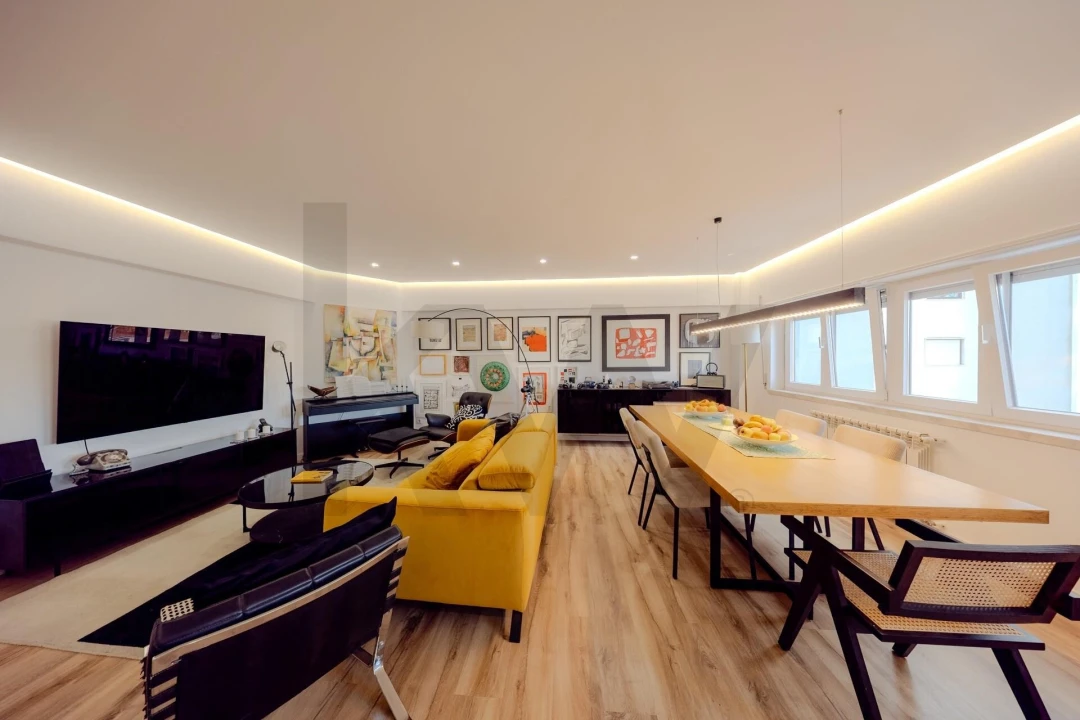 Apartamento T4 para Venda em Massamá e Monte Abraão Foto 1