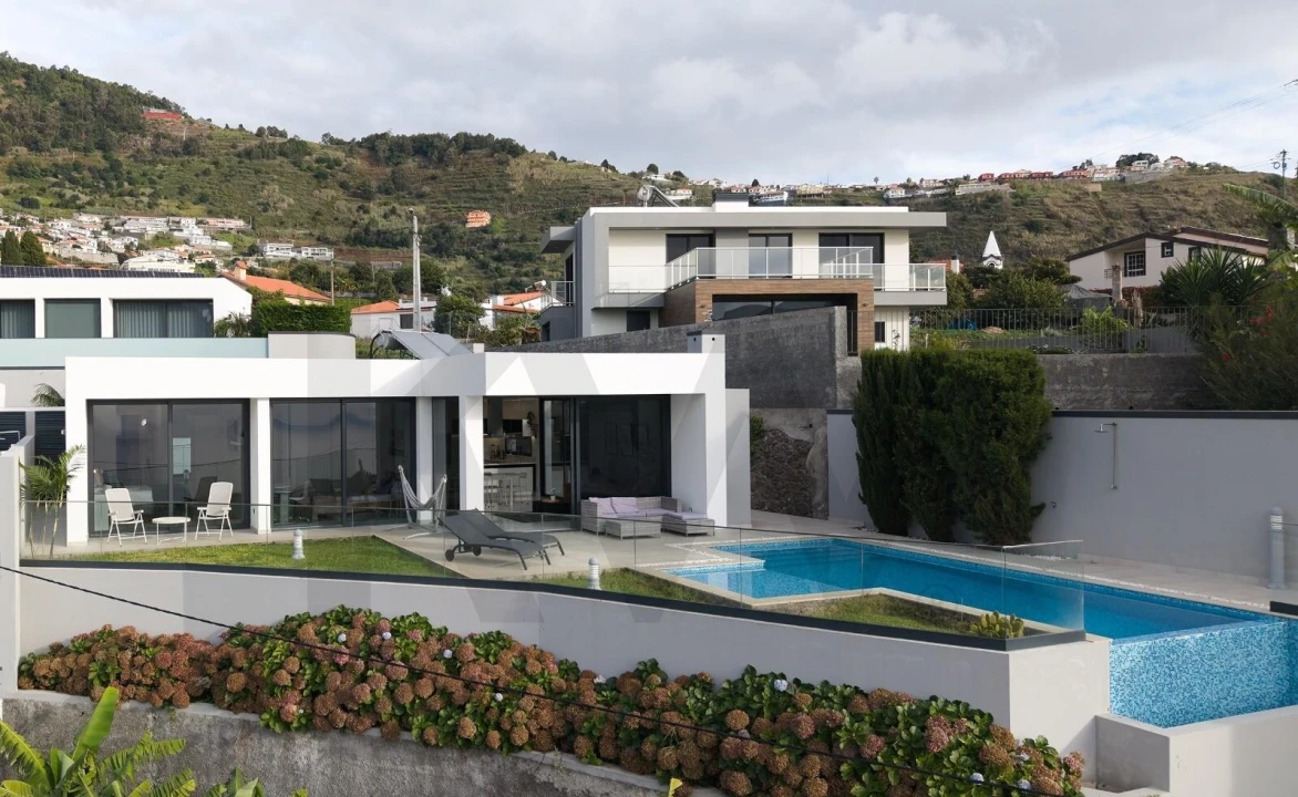 Moradia T3 para Venda em Arco da Calheta Foto 3