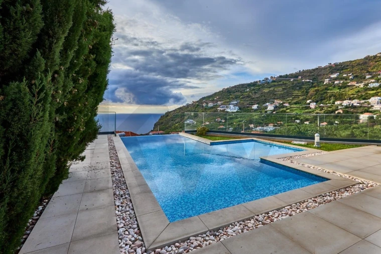 Moradia T3 para Venda em Arco da Calheta Foto 5