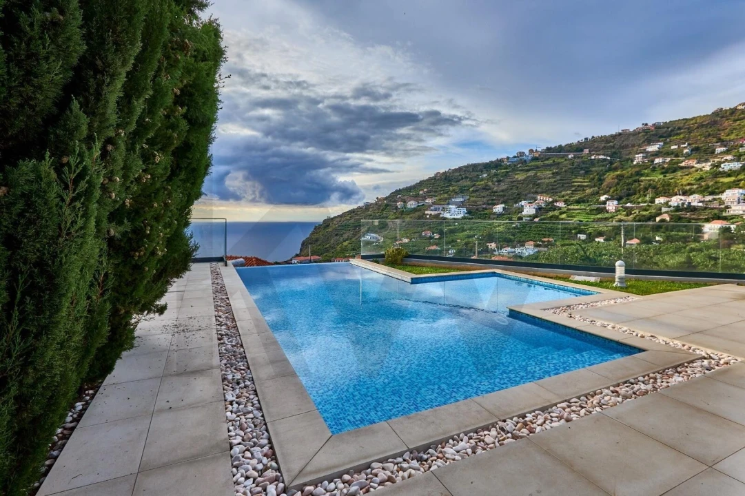 Moradia T3 para Venda em Arco da Calheta Foto 5