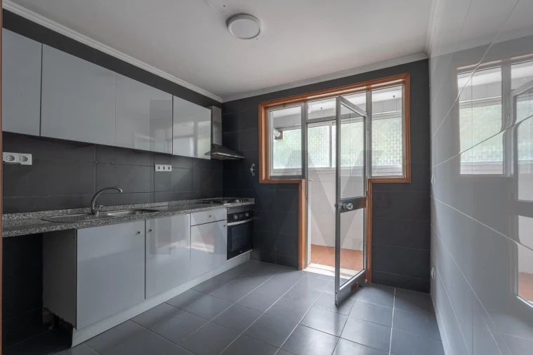 Apartamento T3 para Venda em Santa Maria de Lamas Foto 7