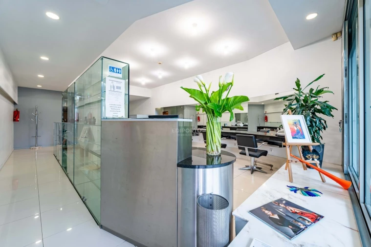 Negócio para Venda em Santa Marinha e São Pedro da Afurada