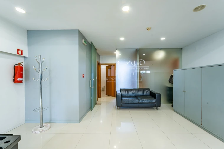 Negócio para Venda em Santa Marinha e São Pedro da Afurada Foto 7