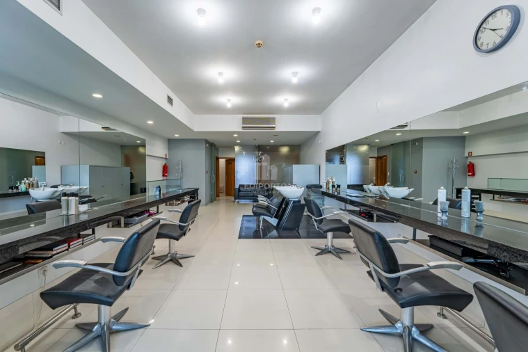 Negócio para Venda em Santa Marinha e São Pedro da Afurada Foto 3