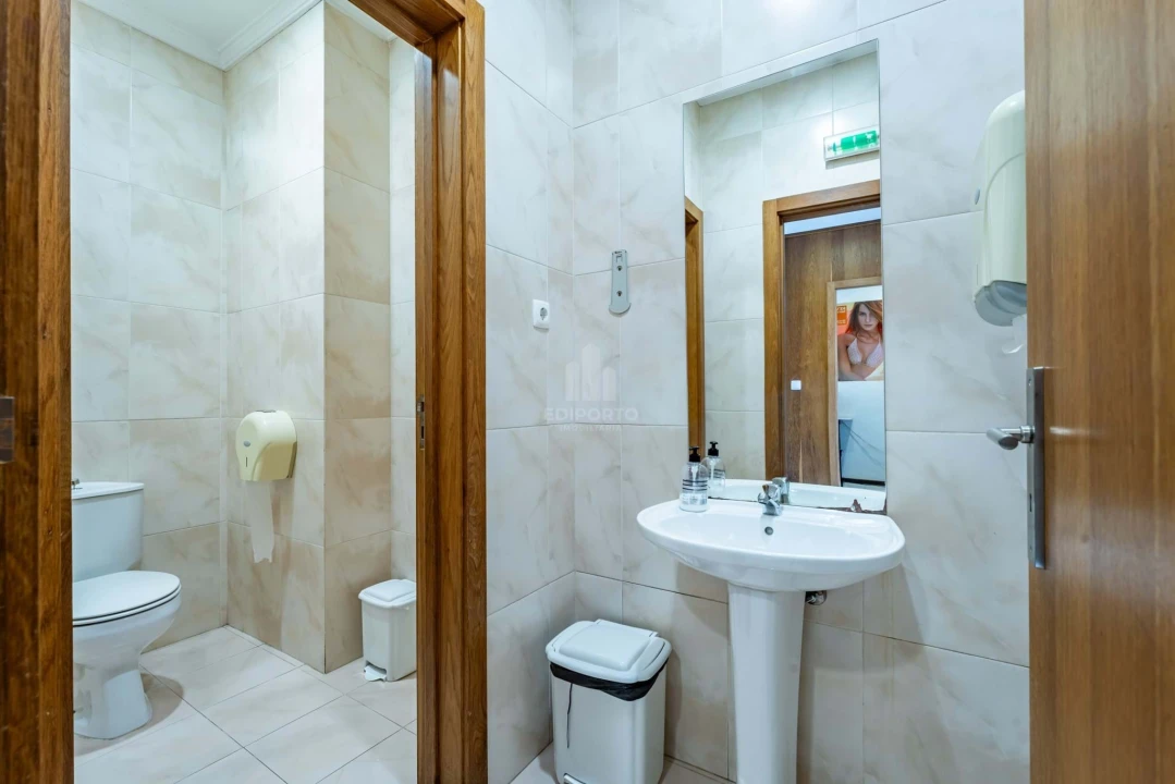 Negócio para Venda em Santa Marinha e São Pedro da Afurada Foto 13