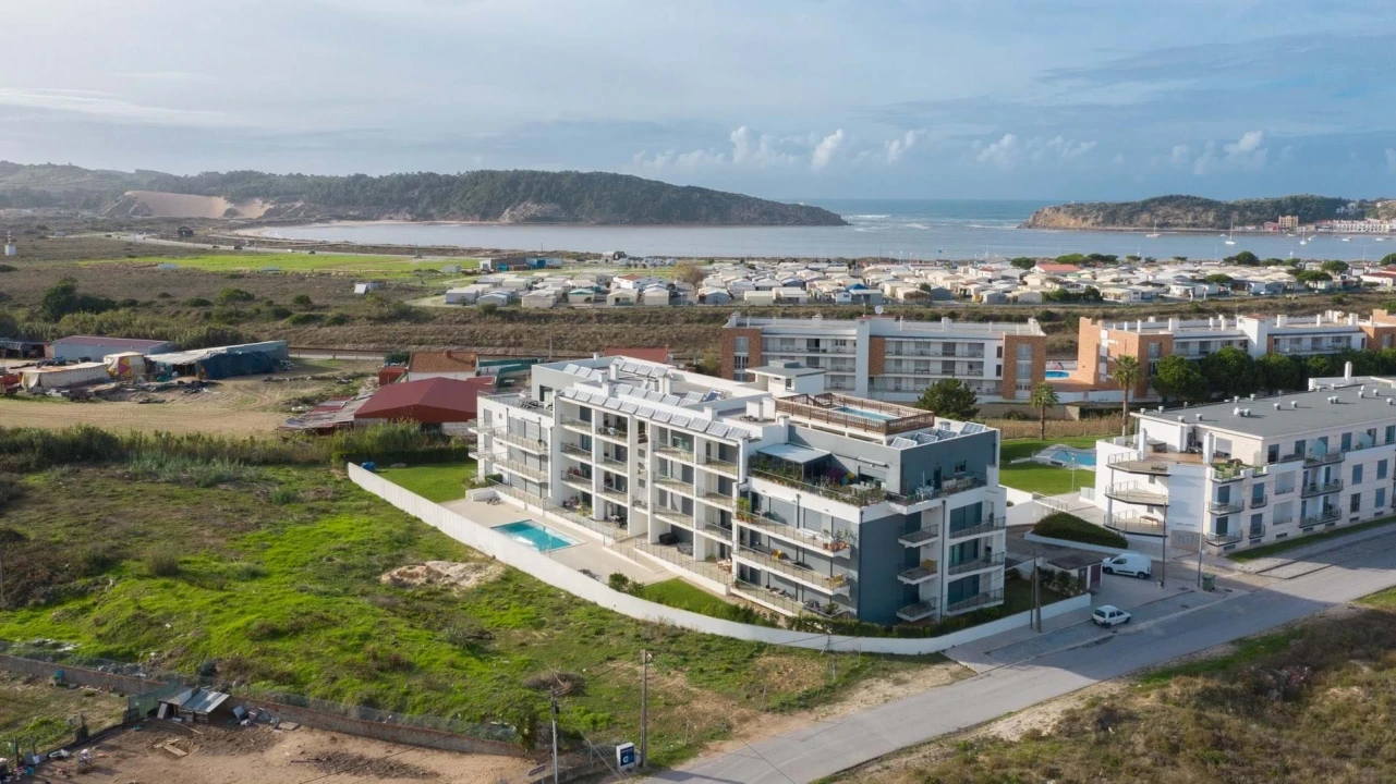 Apartamento T2 para Venda em São Martinho do Porto Foto 2