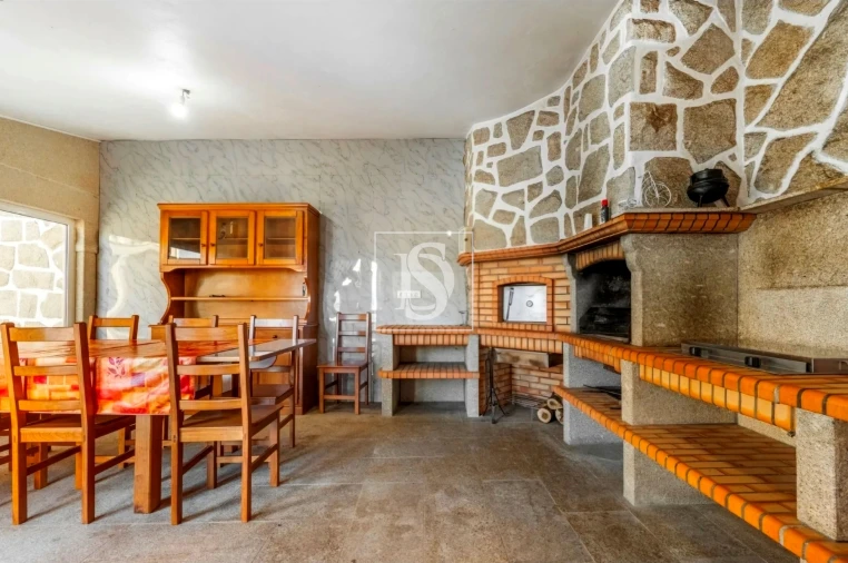 Moradia T6 para Venda em Vilar de Ferreiros Foto 7