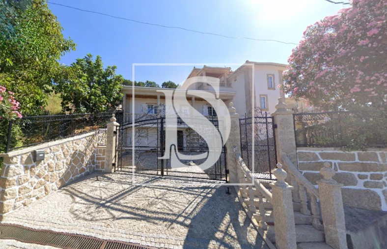 Moradia T6 para Venda em Vilar de Ferreiros Foto 1