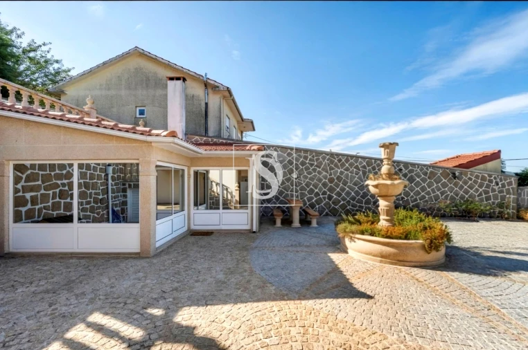 Moradia T6 para Venda em Vilar de Ferreiros Foto 5