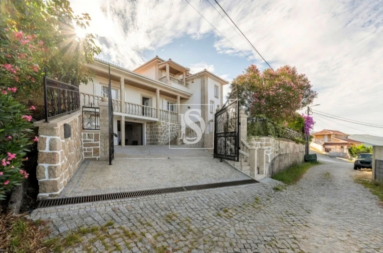 Moradia T6 para Venda em Vilar de Ferreiros Foto 2