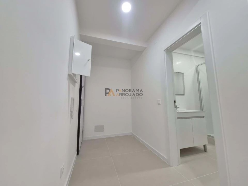 Apartamento T2 para Venda em Laranjeiro e Feijó Foto 12