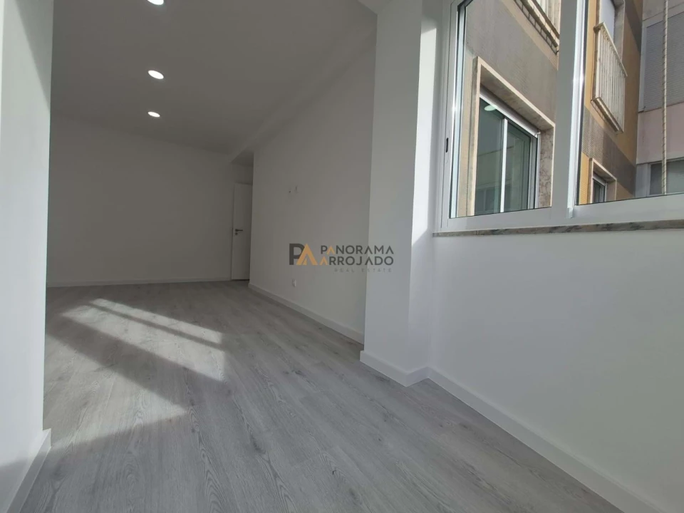 Apartamento T2 para Venda em Laranjeiro e Feijó Foto 4