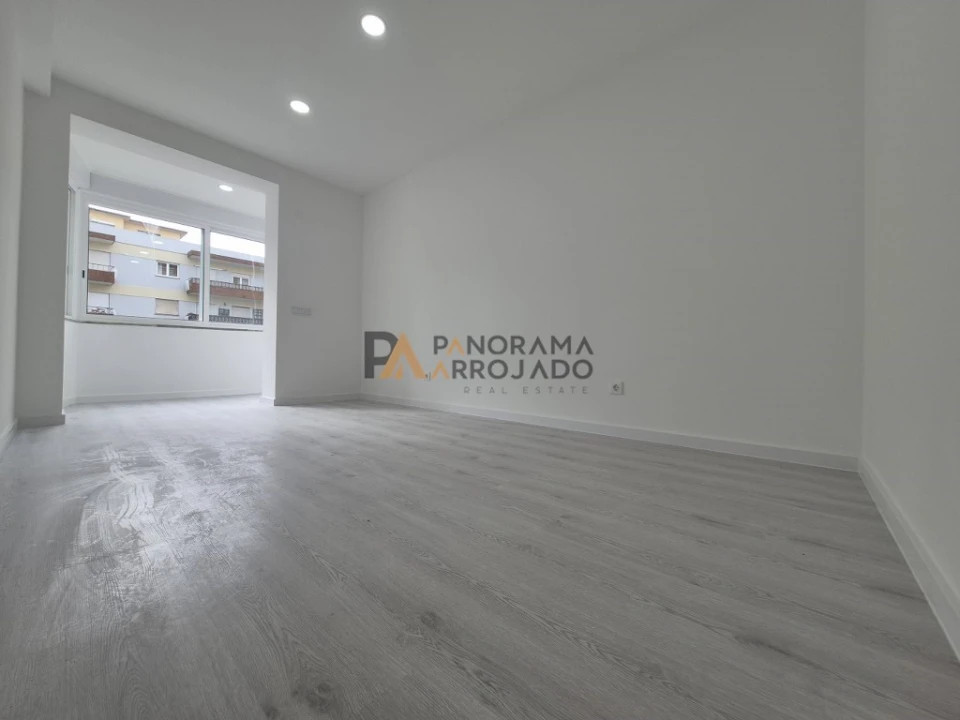 Apartamento T2 para Venda em Laranjeiro e Feijó Foto 8