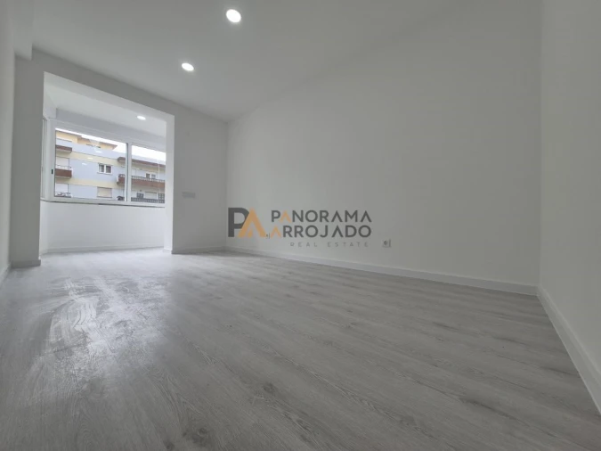 Apartamento T2 para Venda em Laranjeiro e Feijó Foto 8