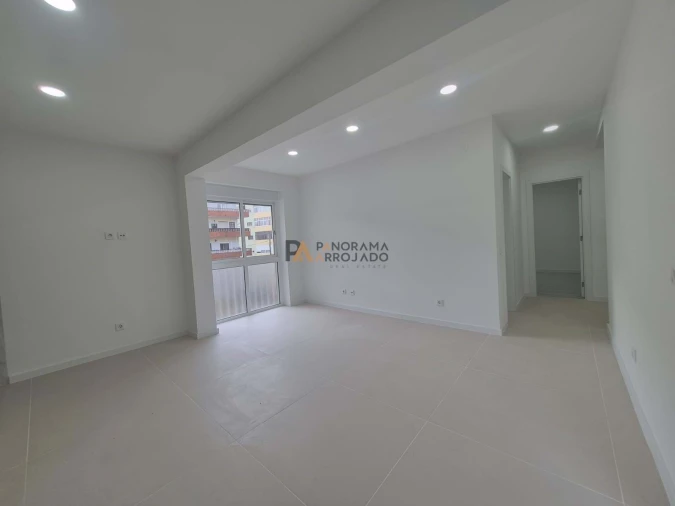 Apartamento T2 para Venda em Laranjeiro e Feijó Foto 8