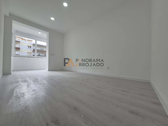 Apartamento T2 para Venda em Laranjeiro e Feijó Foto 24