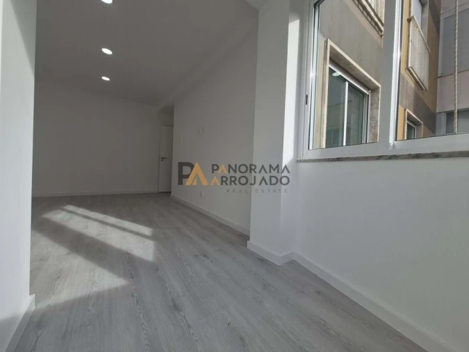 Apartamento T2 para Venda em Laranjeiro e Feijó Foto 26