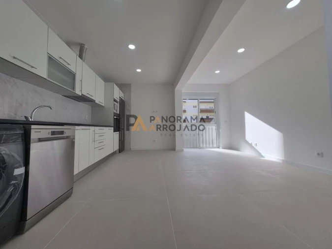 Apartamento T2 para Venda em Laranjeiro e Feijó Foto 23