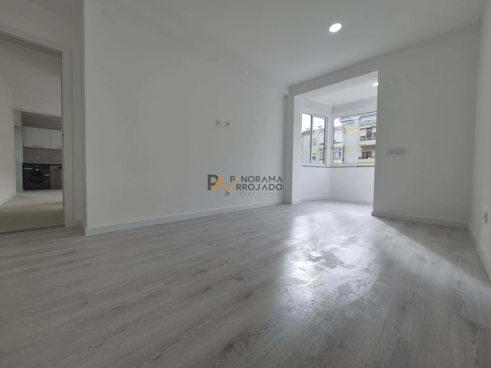 Apartamento T2 para Venda em Laranjeiro e Feijó Foto 5