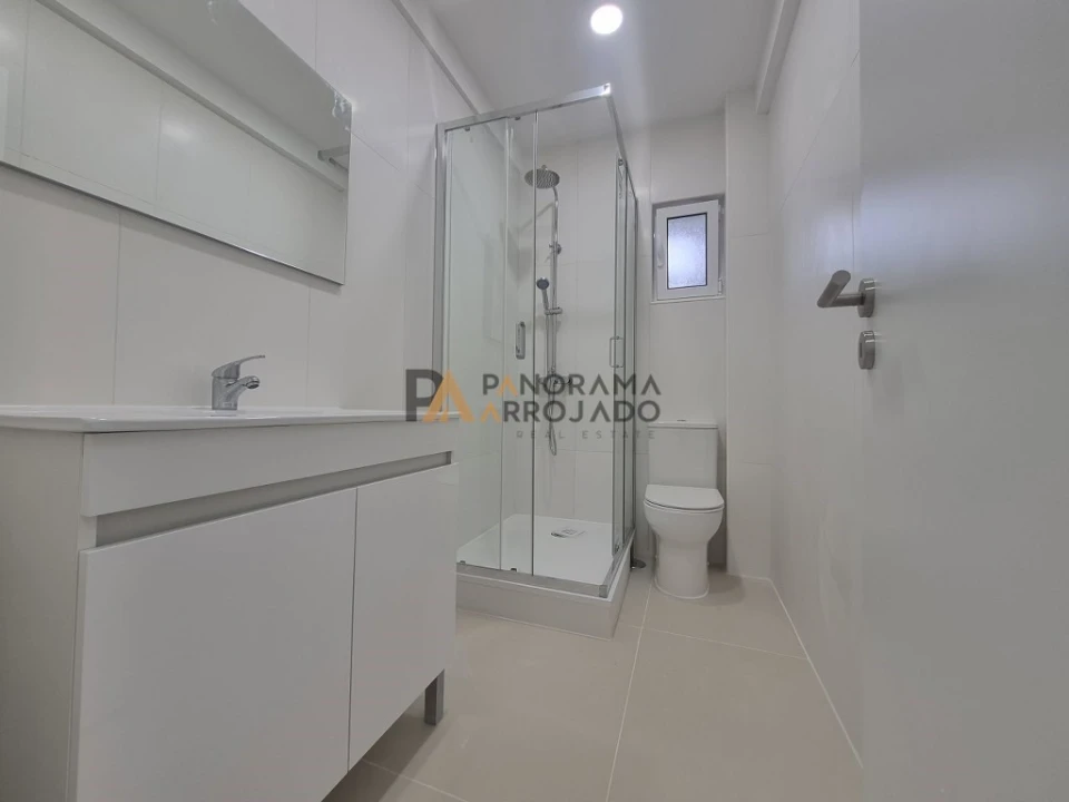 Apartamento T2 para Venda em Laranjeiro e Feijó Foto 4