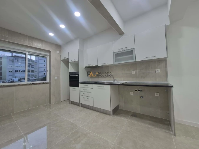 Apartamento T2 para Venda em Almada, Cova da Piedade, Pragal e Cacilhas Foto 1