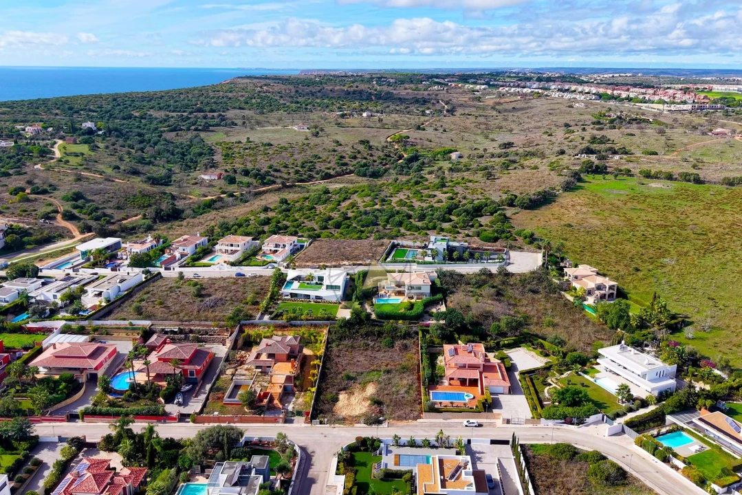 Terreno para Venda em Lagos (São Sebastião e Santa Maria) Foto 1