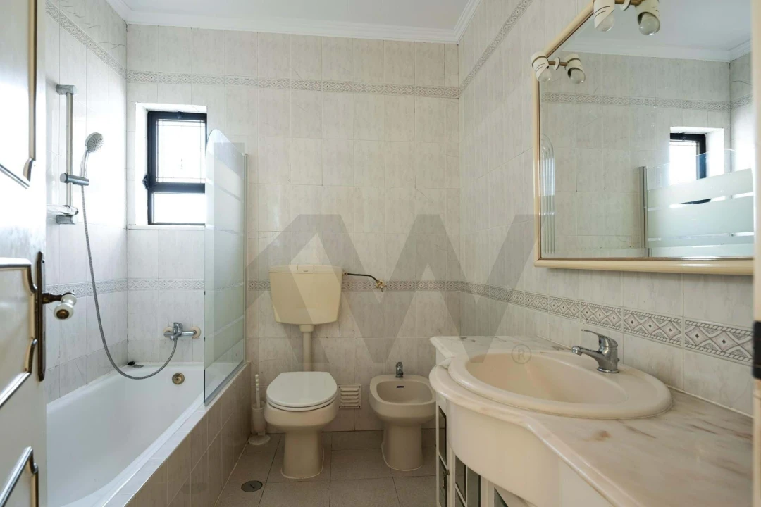 Apartamento T2 para Venda em Portimão Foto 5
