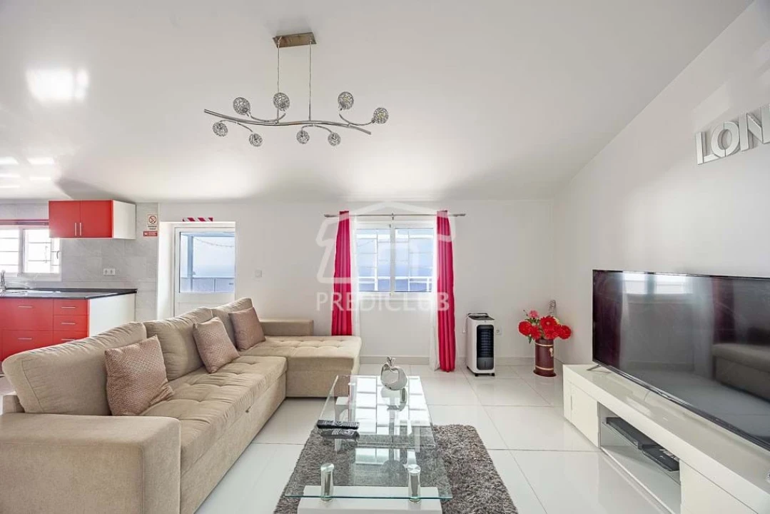 Moradia T5 para Venda em Estreito da Calheta Foto 3