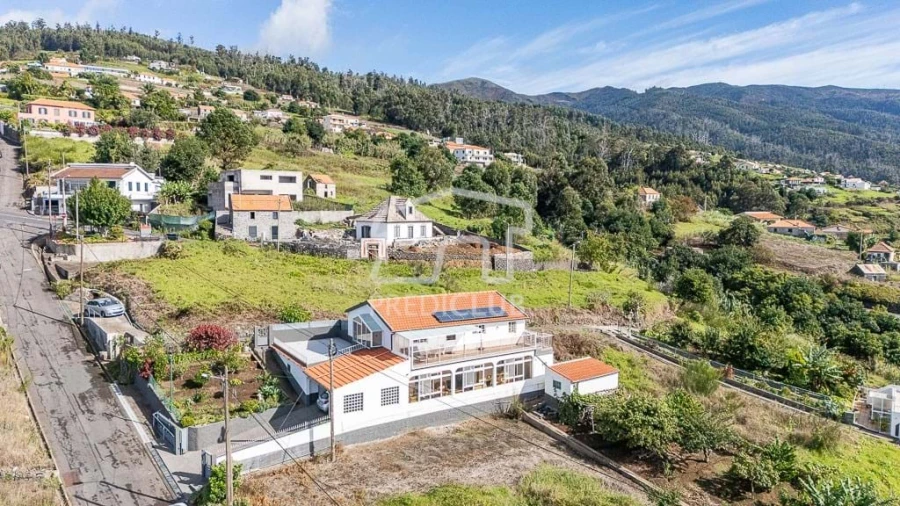 Moradia T5 para Venda em Estreito da Calheta Foto 18