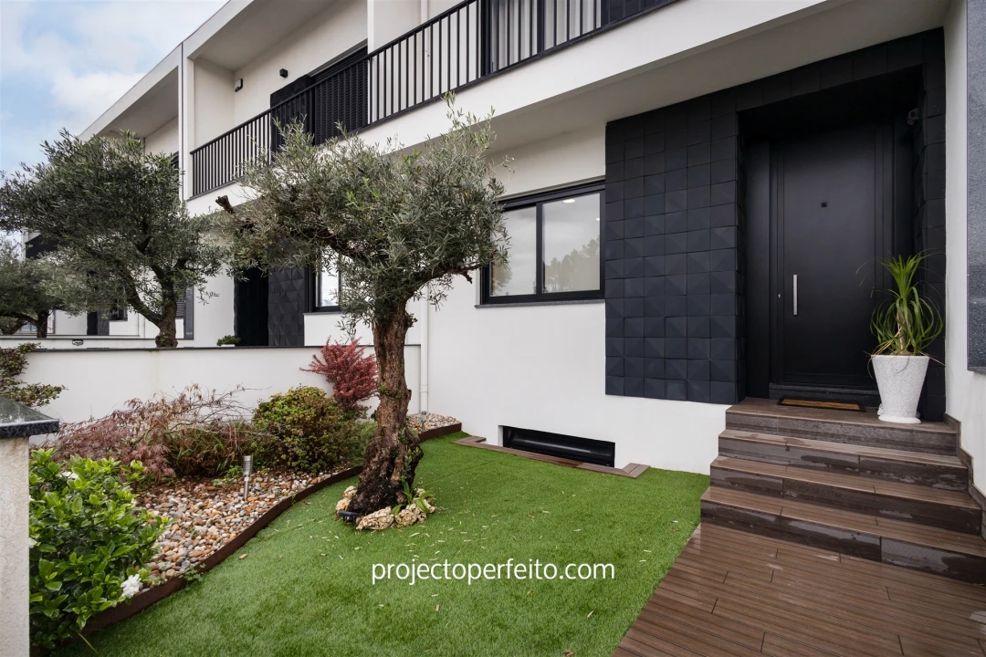 Moradia T3 para Venda em Canelas Foto 1