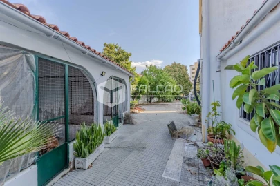 Moradia T5 para Venda em Marvila, Ribeira Santarém, São Salvador, São Nicolau