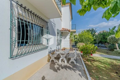 Moradia T5 para Venda em Marvila, Ribeira Santarém, São Salvador, São Nicolau