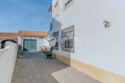 Moradia T5 para Venda em Marvila, Ribeira Santarém, São Salvador, São Nicolau